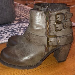 Chunky heeled casual booties